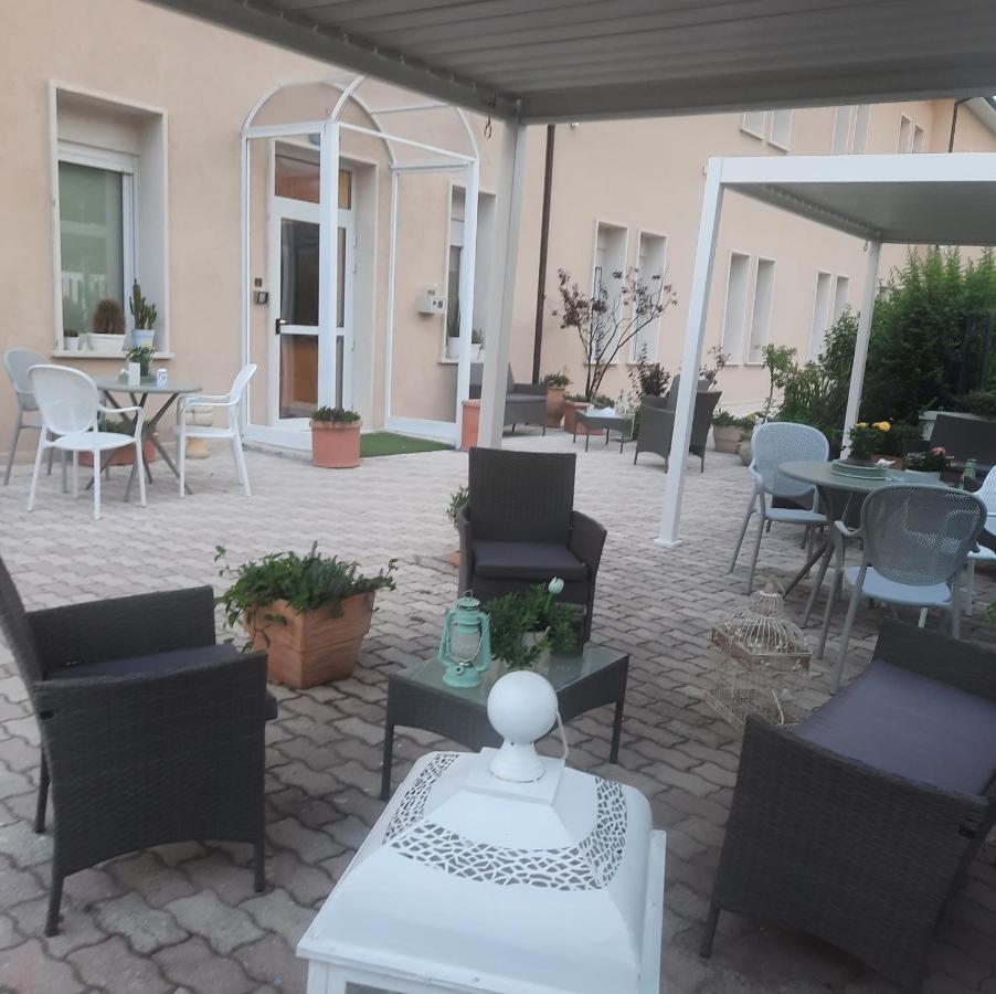 Hotel Porta Rivera L'Aquila Exterior photo