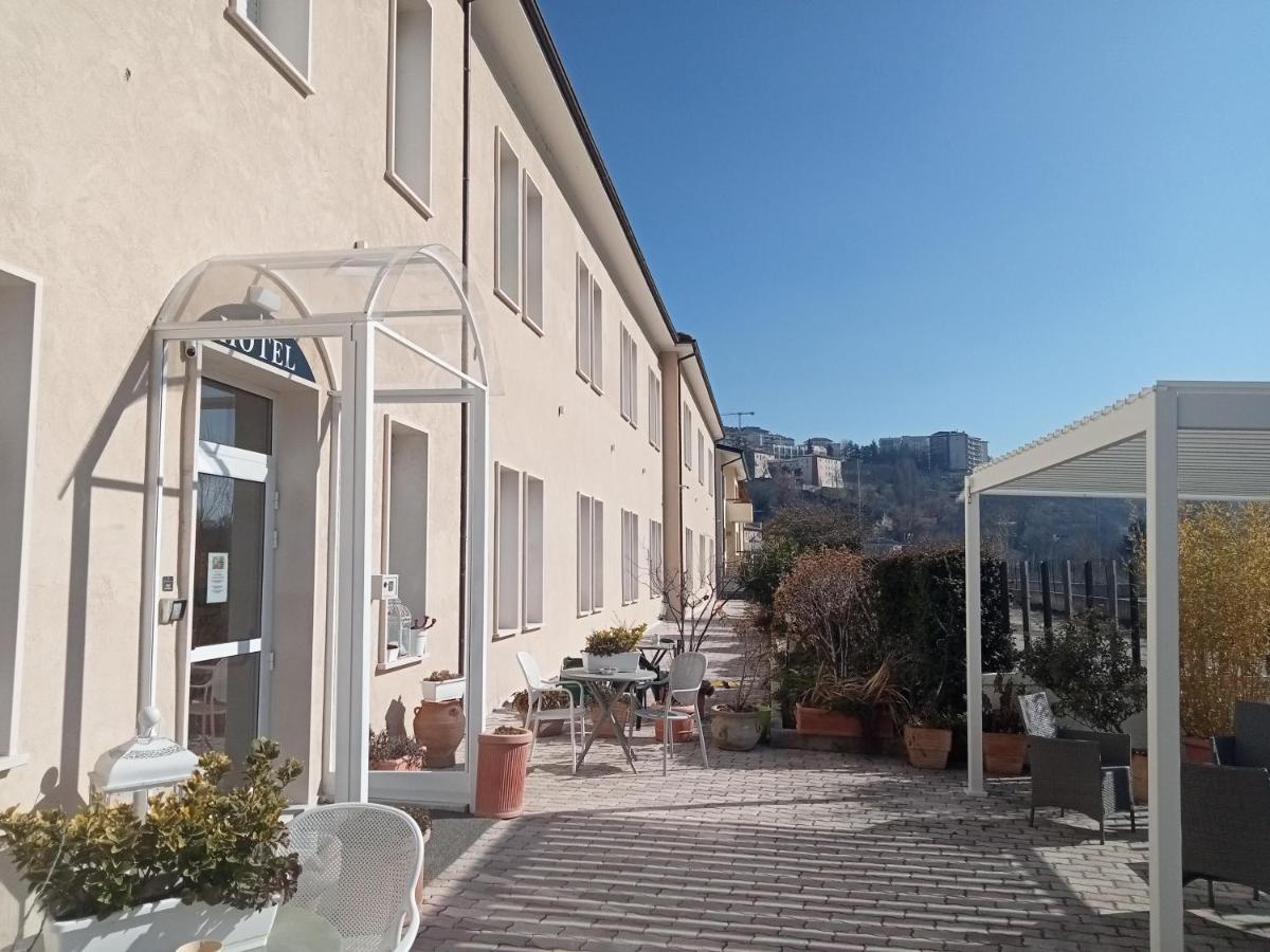 Hotel Porta Rivera L'Aquila Exterior photo