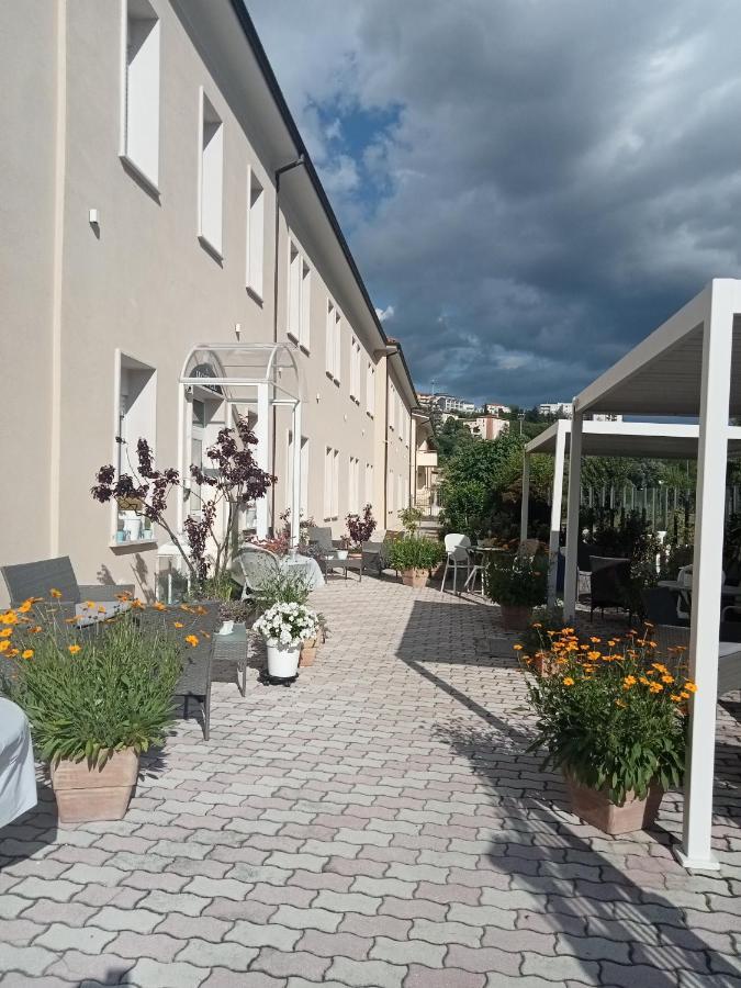 Hotel Porta Rivera L'Aquila Exterior photo