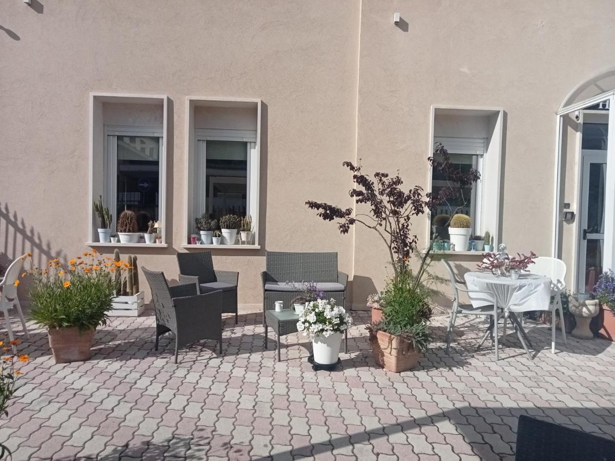 Hotel Porta Rivera L'Aquila Exterior photo