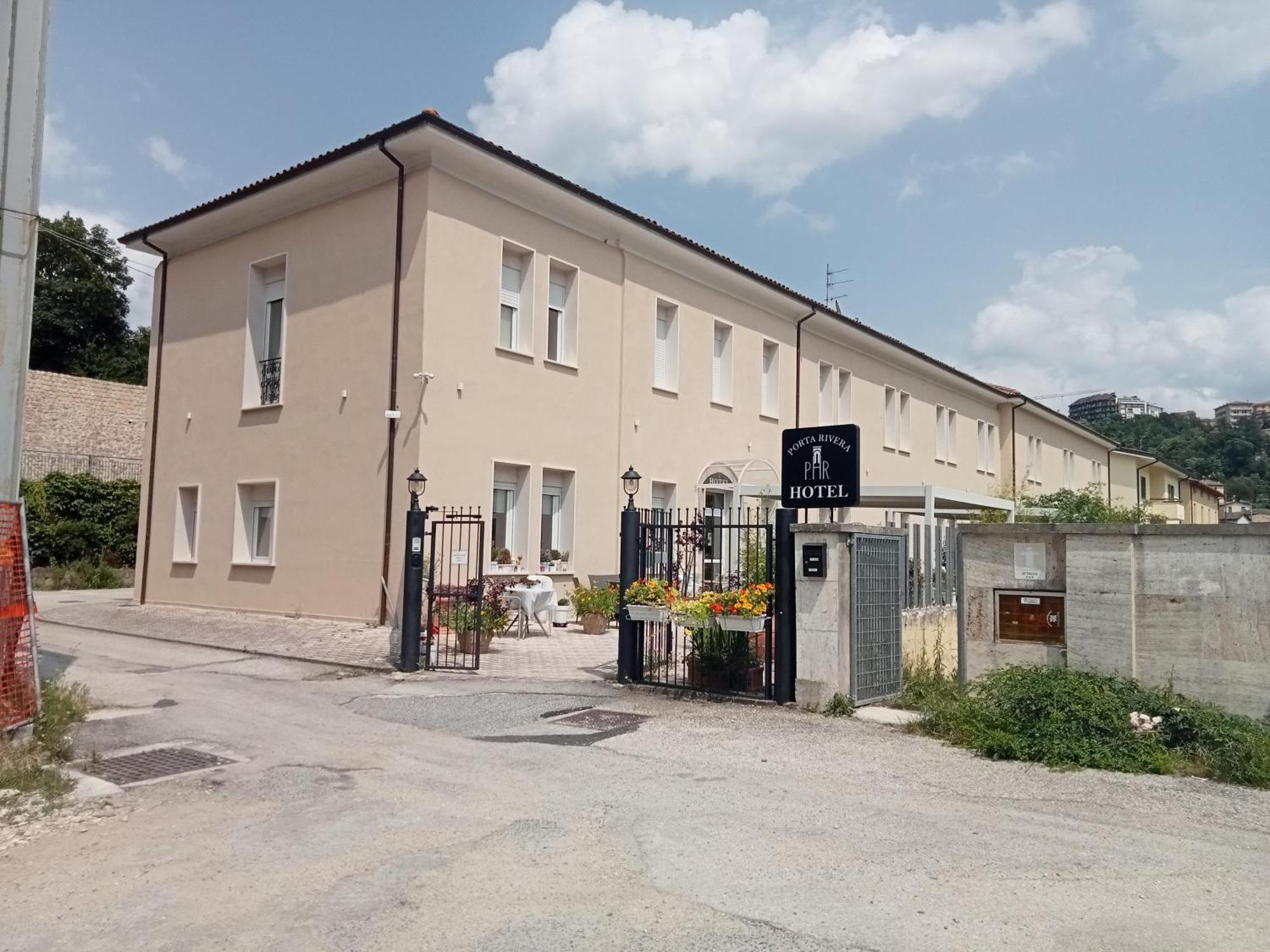 Hotel Porta Rivera L'Aquila Exterior photo